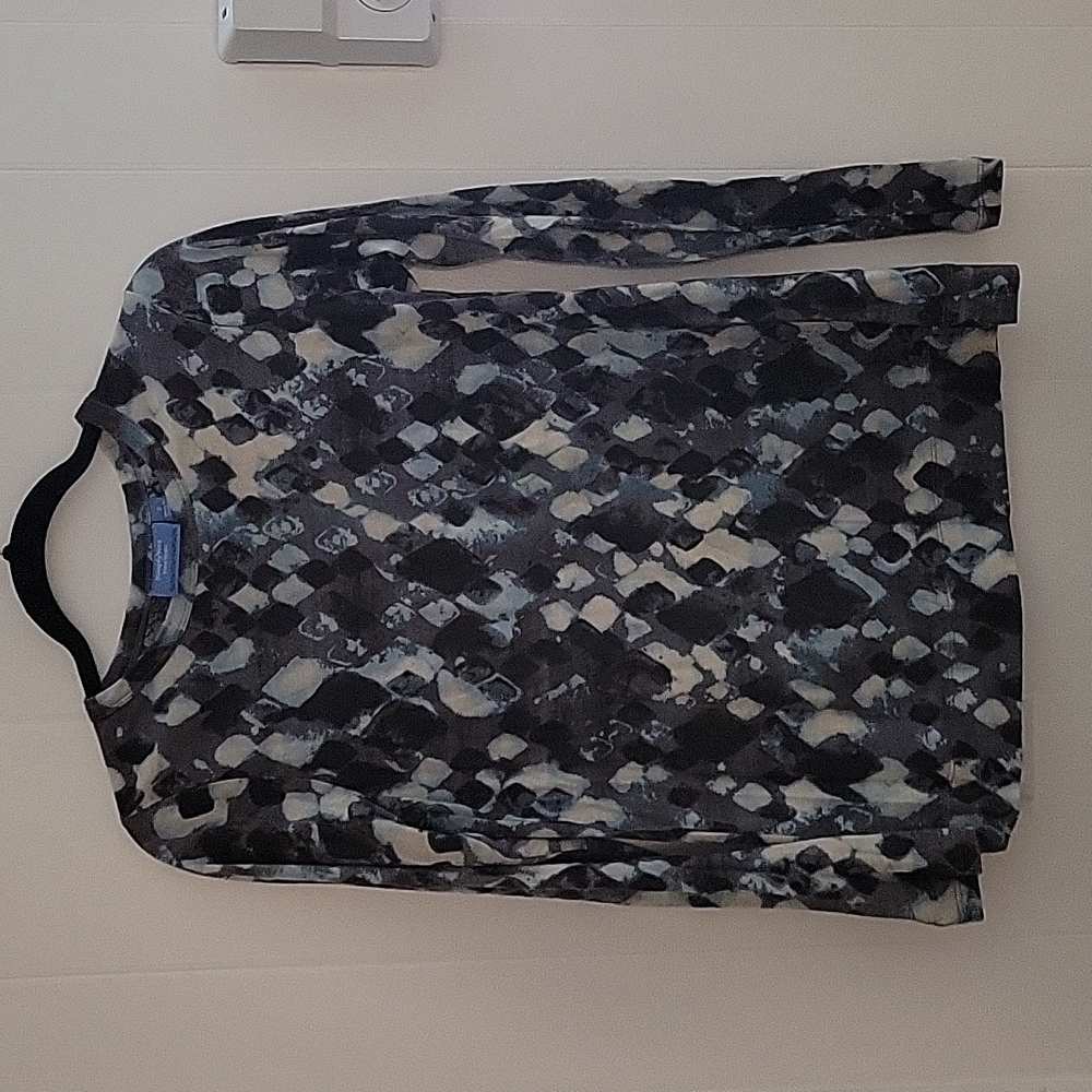 Simply Vera long sleeve shirt size small blue, white, black and gray